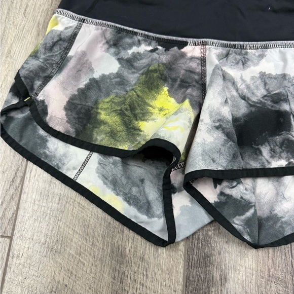 Lululemon Speed Shorts‎ - Picture 5 of 16